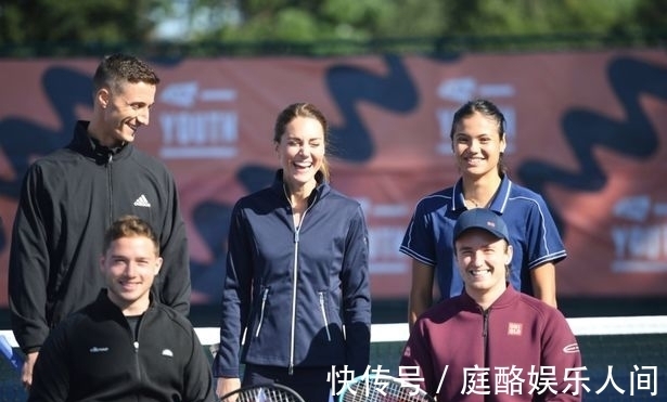 合同上辅以 合同上辅以